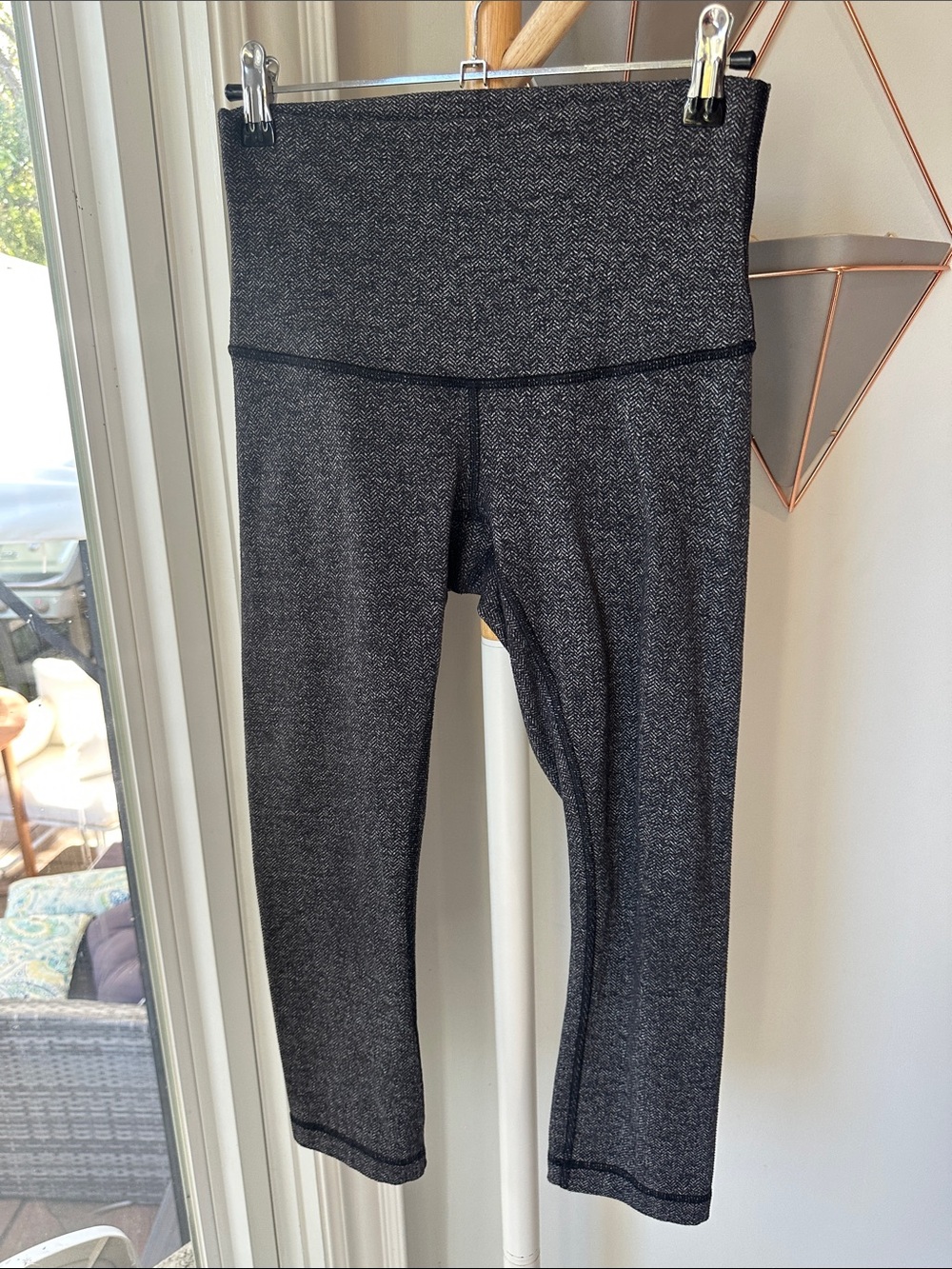 LULULEMON High-Waist Gray Black Herringbone Yoga Workout Capri Leggings Size 4